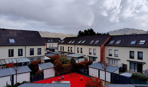 Modern townhouse in an attractive residential complex in Weinheim. For sale by private owner.