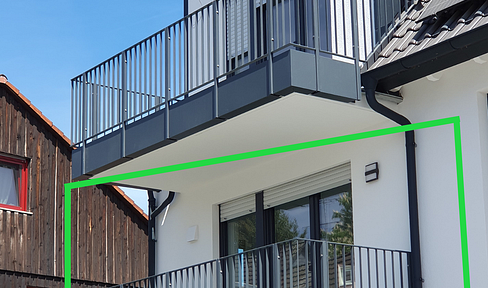 Top 3-room new construction apartment with fitted kitchen (98 m²) and KfW 40 energy efficiency standard, very bright with a large balcony, and a daylight bathroom, in a prime location.