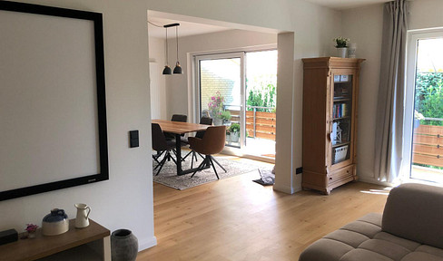 Completely renovated apartment in a central location in Wellingsbüttel, including a parking space in the underground garage / commission-free.