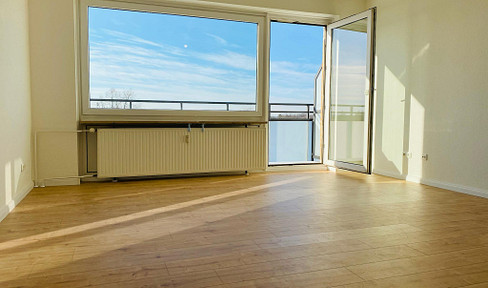 Sunny 1-bedroom apartment with good connections to Hamburg city center.