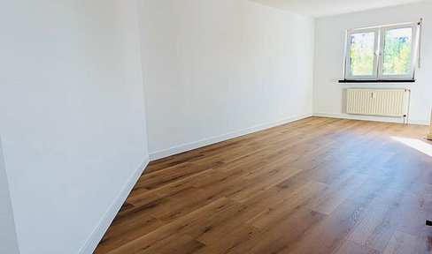 Helles und großzügiges Apartment mit Balkon, EBK und PKW-Stellplatz