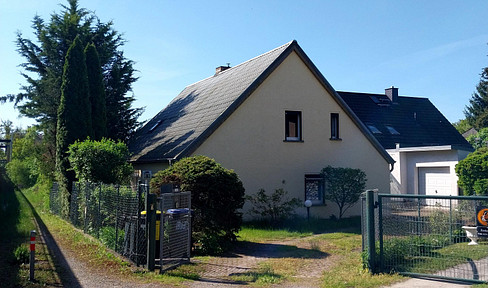 Rare waterfront property in Potsdam – Detached house with a pier and lake views.