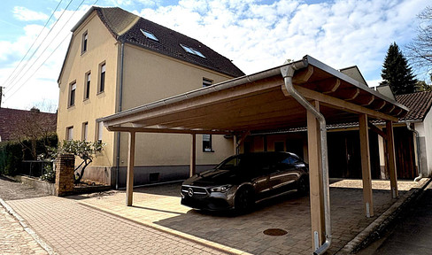 Charming multi-family house with garden, garage, carport, and potential for expansion – located between Berlin and Leipzig.