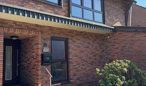 Beautiful semi-detached house in Schmachtendorf - First occupancy after renovation - Garden, garage, and parking space.