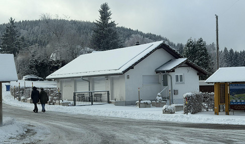 Attractive residential building in a quiet location – with approved extension plans and eligibility for primary residence status.