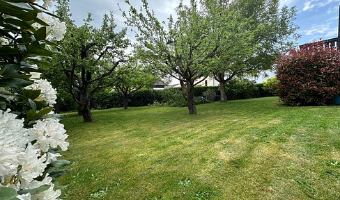 Spacious, high-quality apartment with a balcony and private garden.