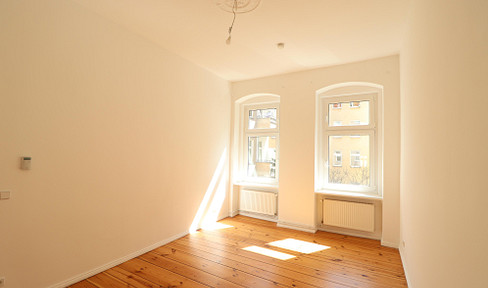 Newly renovated 2-room apartment in a historic building, located in the vibrant Brüssel district.