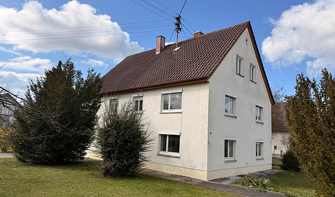 Renovate or build new? Commission-free house and excellent corner plot in Finningen, Neu-Ulm.