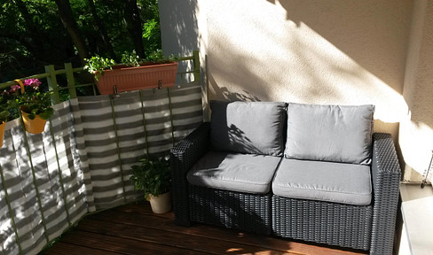 Renovated 3-room apartment with a balcony and kitchen, located on the 2nd floor in Nuremberg (no realtor fees).