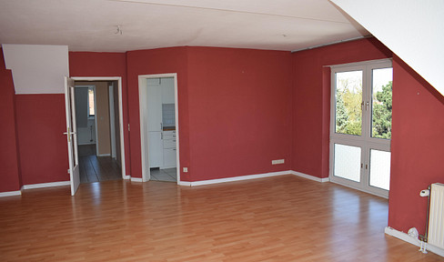 No fees! 3-room maisonette apartment on the 3rd floor.