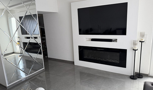 Completely renovated 3.5-room ground-floor apartment with balcony and underfloor heating.