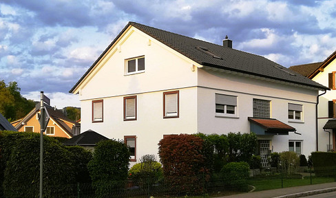 Excellent location: Attractive 2-room apartment with kitchen, bathroom, cellar, storage room, parking space, and shared garden.