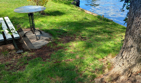 Waterfront property on the Müggelspree, free of encumbrances | Ownership | Renovated | Suitable for boats.