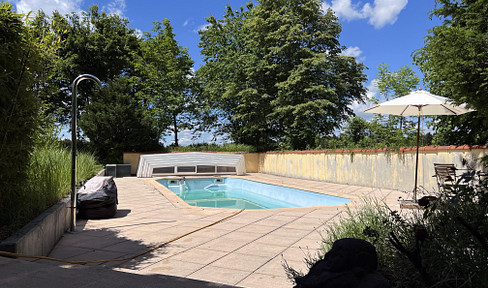 Exceptional property with character – 600 square meters of living and working space on a 3,000 square meter plot.