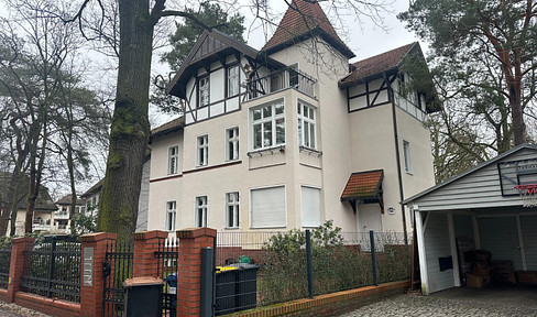 Wannsee-Villa: DG-Wohnung mit Kamnin, Holzbalken, Teilseeblick & Balkon /EBK/79m2/ab 01.05.2026