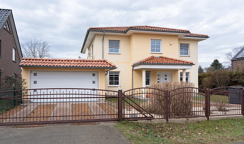 New: Financing information available. Commission-free: Modern, exclusive city villa in a quiet location in Teltow.