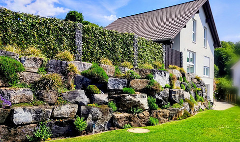 Energieeffizientes (A+) Einfamilienhaus mit Einliegerwohnung & Doppelcarport, Provisionsfrei!