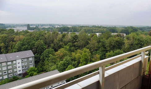 Leverkusen-Alkenrath: 2.5-room apartment with sauna and panoramic views.