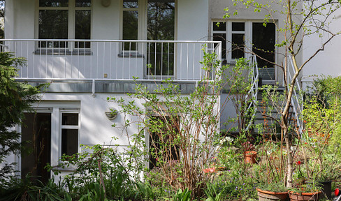 Stylish duplex apartment with garden and terrace – Enjoy living like you're in your own house in Lichterfelde.