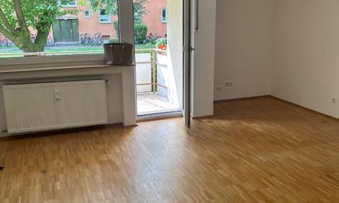 An WG zu vermieten! Direkt am Flaucher! Teilsaniert, 4 Zi, Wohnküche, Westbalkon, keine EBK!