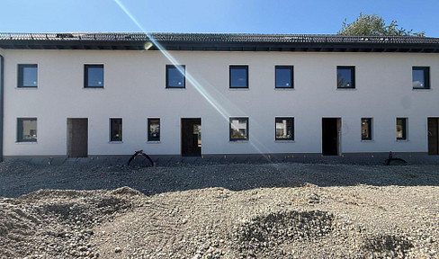 New construction: KfW 40-QNG Plus detached house at the end of a row, located in the center of Dettingen.