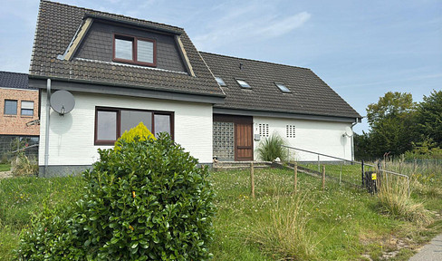 Erdgeschoss Wohnung 4 Zimmer auf einer Ebene – mit Garten, Garage & neuer Einbauküche (2024)