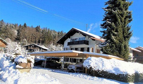 Completely renovated, bright apartment with a south-facing terrace in Bad Wiessee – directly from the owner, without any commission fees.