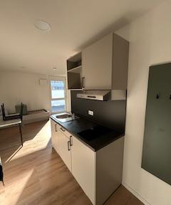 First occupancy - Furnished student apartment in a prime location.