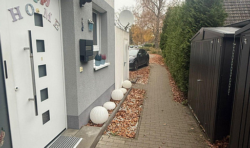 Modern KfW 70 standard terraced house in Halstenbek.