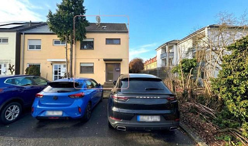 Spacious terraced house in Groß-Gerau – Your home with a terrace and garden! (Real estate agent's listing)