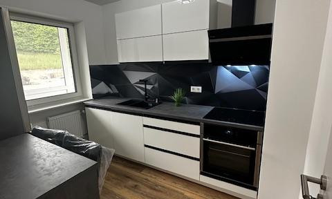 Family happiness in Alfeld: 3-room apartment, balcony, never occupied after renovation. No commission fees & KfW-funded!