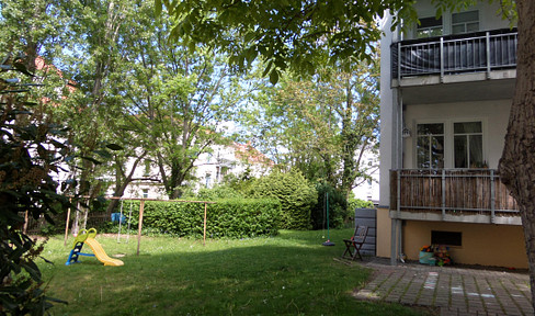 Quiet, rented 3-room apartment with a bright bathroom, balcony, and a garden for private use.