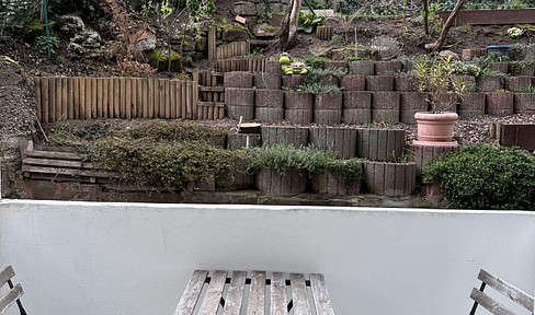 Charming 3-room apartment in a historic building with a balcony and garden in Stuttgart East – renovated.