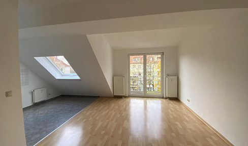 2-room apartment in Gohlis-Nord, 52m², attic apartment with balcony, open-plan kitchen.