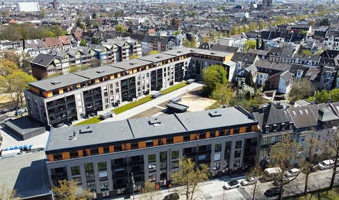 schöne 2 Zimmer Erdgeschosswohnung mit Terrasse zur Straßenseite zum 01.07.2026