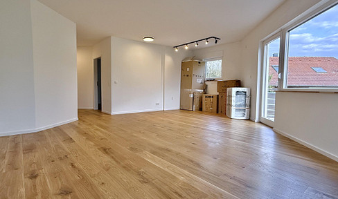 Newly renovated 2-room apartment with parking space and a south-facing balcony.