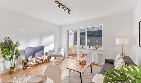 Hochwertig sanierte 2-Zimmer-Wohnung in Augsburg-Lechhausen mit Balkon, Dachspeicher + Keller