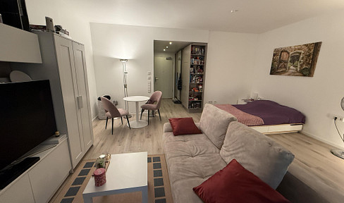 Beautiful, spacious one-bedroom apartment with a conservatory, fully furnished.