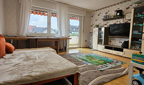 Spacious 3-room apartment for rent in Herford (no agency fees).