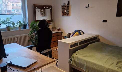 Bright ground-floor apartment with a garden paradise – ideal for animal lovers!