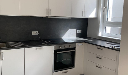 Modern 4-room apartment with balcony in Offenbach.