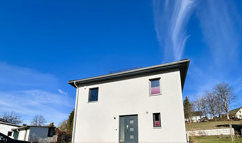 Stylish city villa in a beautiful, nature-oriented location – modern living with a high quality of life.