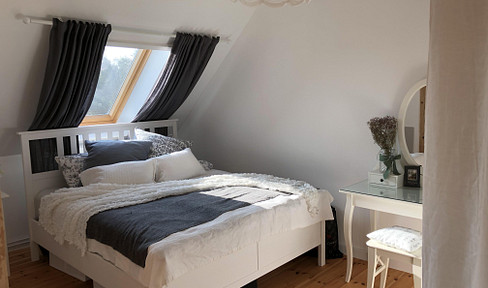 Top-renovated attic apartment in a historic building, with access to a garden.