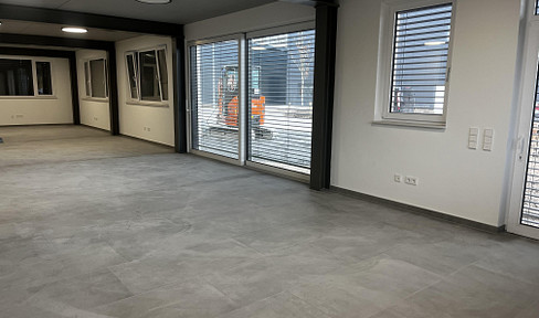 High-quality office and commercial space, optionally available with additional storage/workshop space.