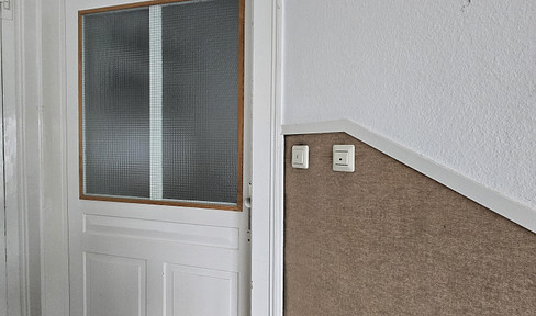 Excellent location in Stuttgart-West: 3-room apartment available directly from the owner, no agency fees.