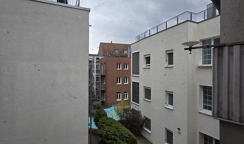 Excellent location in Stuttgart-West: 3-room apartment, directly from the owner. Ideal investment property or student accommodation.