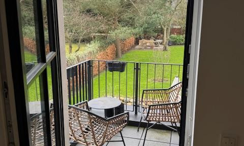 🏡 Exclusive 2.5-room new apartment (built in 2024) with balcony, fitted kitchen, and elevator – Hamburg-Blankenese.