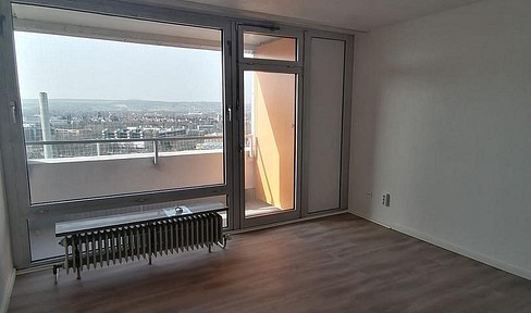 Excellent return of 10.01%, 1-room apartment with kitchenette, no commission, view of the university, city center, 1 minute walk to the university.