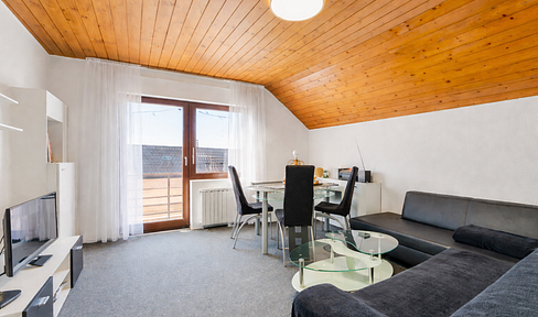 Bright 3-room apartment with a large south-facing balcony + parking space in a desirable location. *NO COMMISSION FEES*.