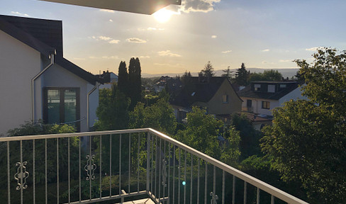 Excellent location near the Budenheimer Forest / Bright 3-room apartment with balcony and garage.